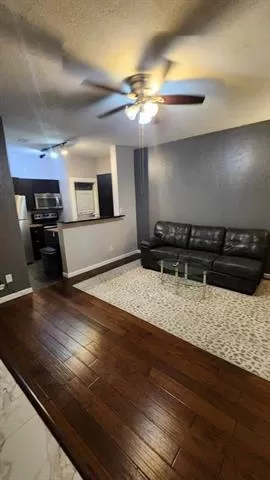 Photo #6: 21015694 Listing