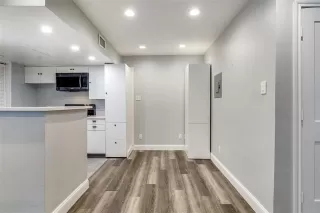 Photo #5: 21015915 Listing 