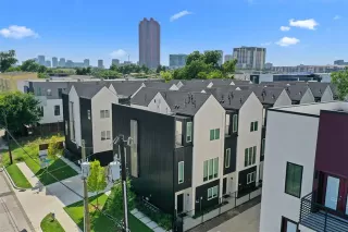 Photo #3: 21016157 Listing