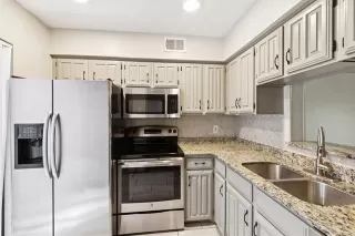 Photo #5: 21016459 Listing 