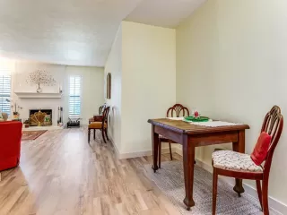 Photo #5: 21016529 Listing 