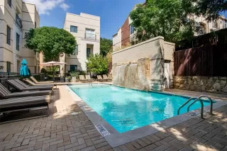 Photo #4: 21017283 Listing