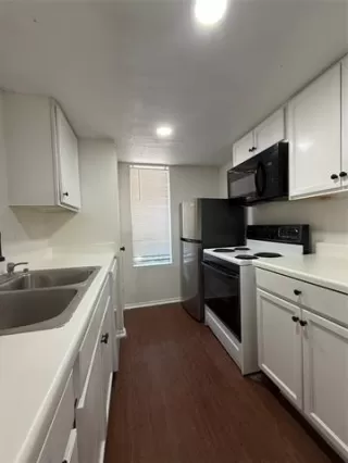 Photo #5: 21017756 Listing