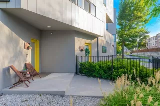 Photo #4: 21018912 Listing 