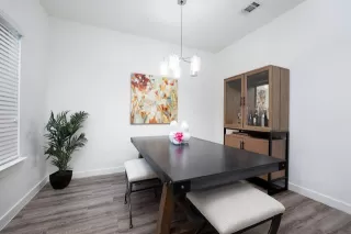 Photo #4: 21021218 Listing