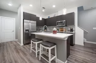 Photo #6: 21021218 Listing