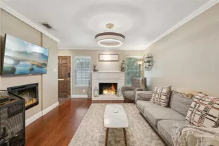 Photo #5: 21021473 Listing