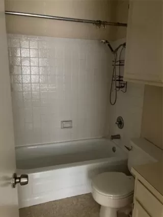 Photo #6: 21021616 Listing