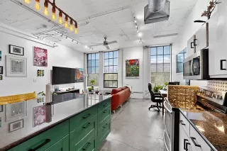 Photo #4: 21022931 Listing