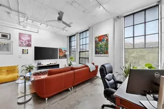 Photo #6: 21022931 Listing