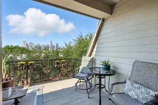 Photo #2: 21023539 Listing