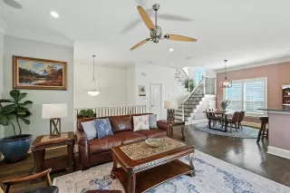 Photo #5: 21023539 Listing