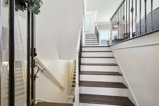 Photo #6: 21023539 Listing