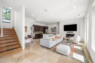 Photo #6: 21024175 Listing 