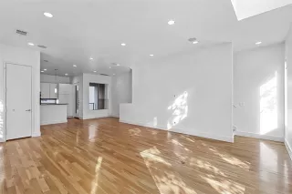 Photo #6: 21025075 Listing 