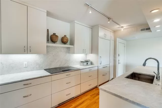 MLS: 21025362 Condo For Sale