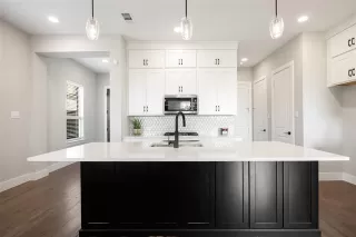 Photo #5: 21025845 Listing 