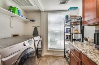 Photo #6: 21025852 Listing