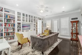 Photo #5: 21026156 Listing