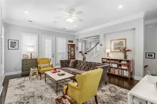 Photo #6: 21026156 Listing