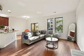 Photo #5: 21027921 Listing 