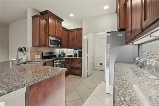 Photo #6: 21027921 Listing 