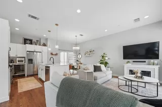 Photo #2: 21028178 Listing