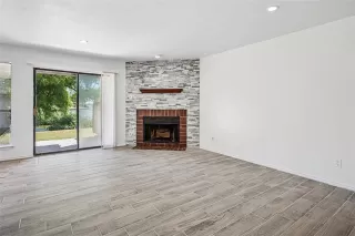 Photo #5: 21028623 Listing 