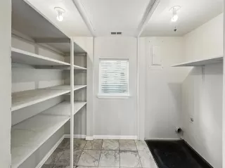 Photo #6: 21029140 Listing