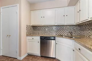 Photo #6: 21030331 Listing