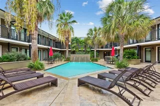 Photo #4: 21030374 Listing