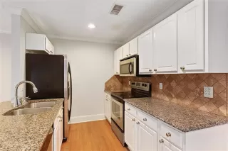 Photo #5: 21030374 Listing