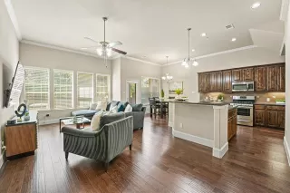 Photo #3: 21030425 Listing 