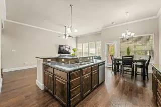 Photo #5: 21030425 Listing 