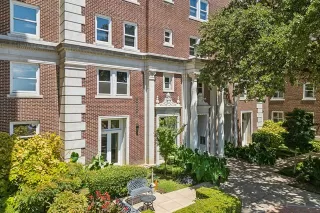Photo #2: 21030924 Listing
