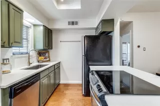 Photo #4: 21031000 Listing 