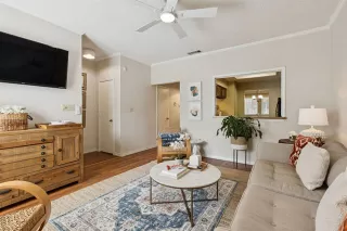 Photo #3: 21031677 Listing 