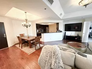 Photo #4: 21032197 Listing