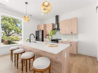 Photo #4: 21032259 Listing