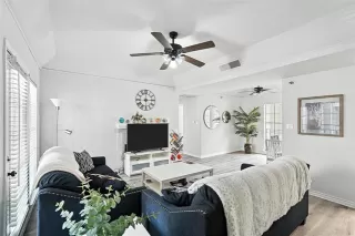 Photo #4: 21032505 Listing 