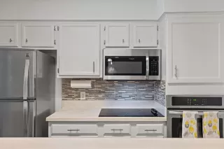 Photo #6: 21035158 Listing