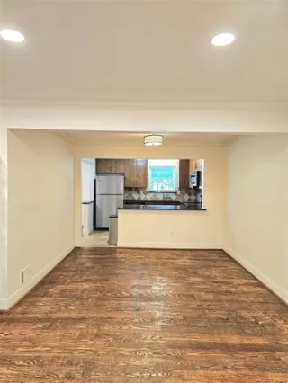 Photo #5: 21035375 Listing