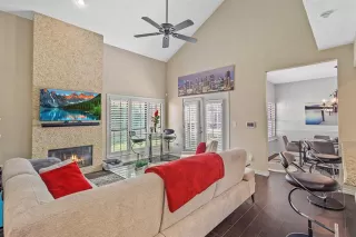 Photo #2: 21035736 Listing