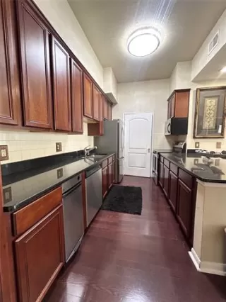 Photo #5: 21035882 Listing 