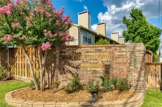 Photo #2: 21036047 Listing