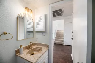 Photo #6: 21036047 Listing