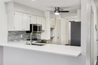 Photo #4: 21036330 Listing 