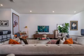 Photo #6: 21036599 Listing