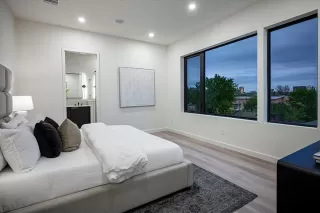 Photo #6: 21037327 Listing