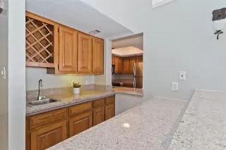 Photo #5: 21038478 Listing